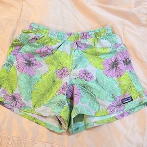 Patagonia Women's Baggies 5” Shorts Green And Purple Hawaiian Small S